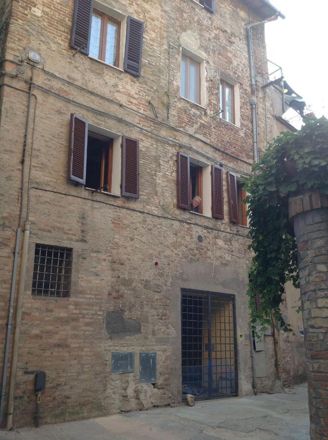 Apartment Pinturicchio, Characteristic And Comfortable In The Historic Center